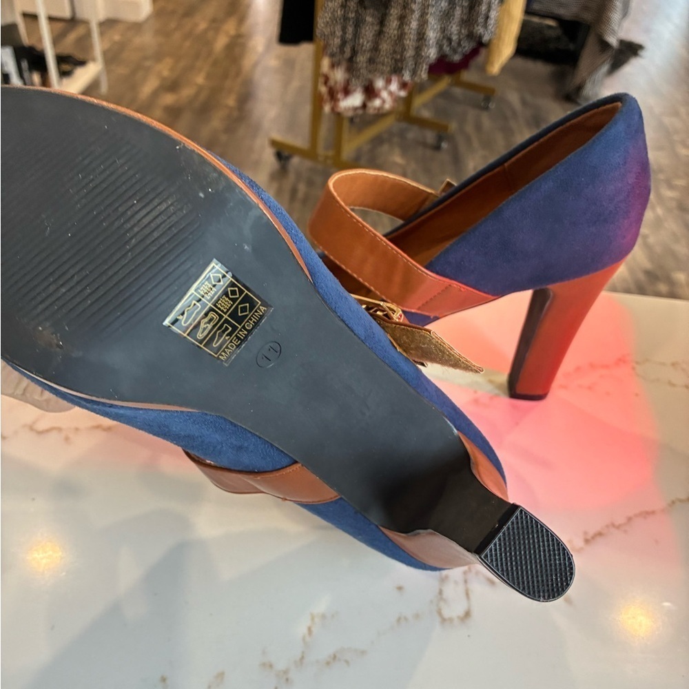 Navy blue and tan heels size 11 - Picture 2 of 5